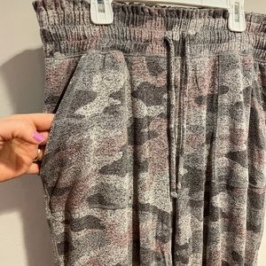 Camo women’s lounge pant sz L